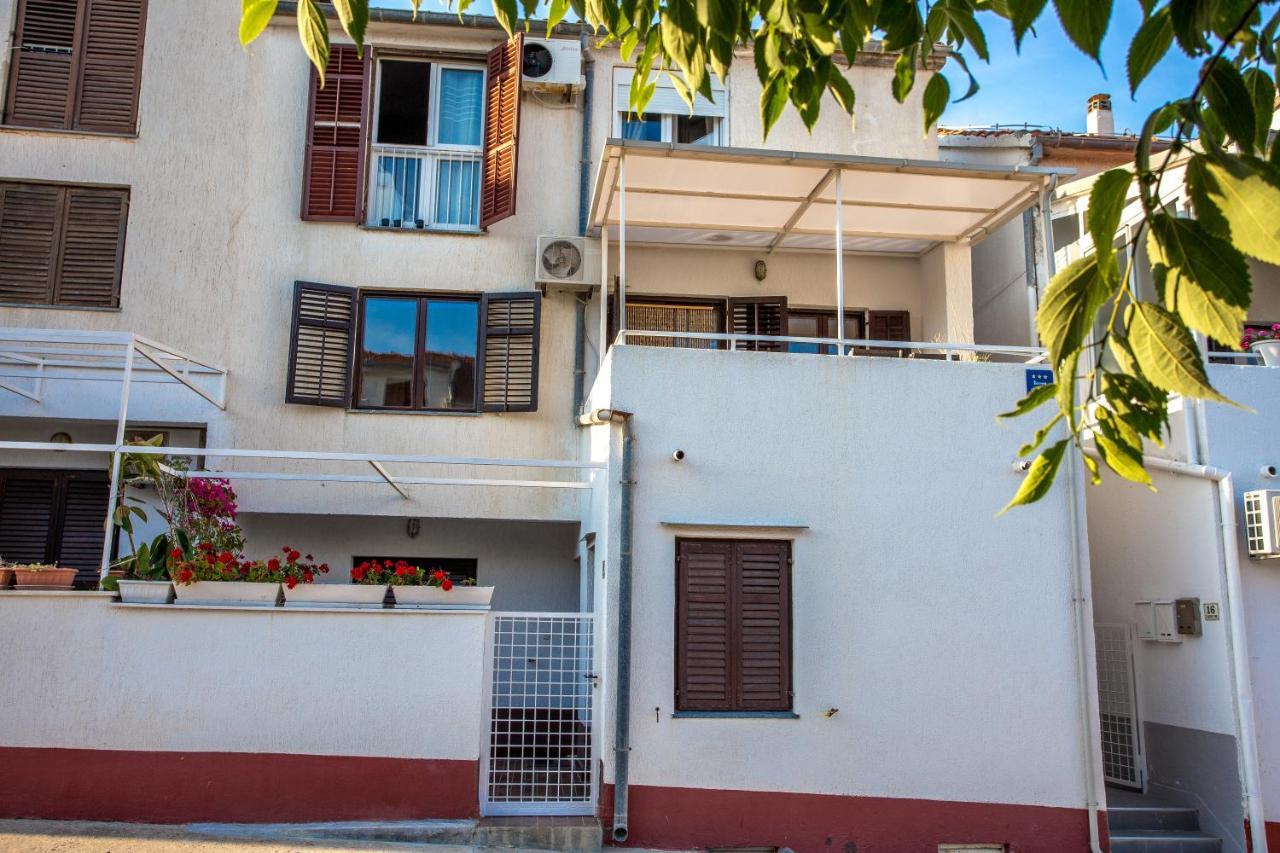 So Hvar So Good! Spacious With Terrace Apartman *